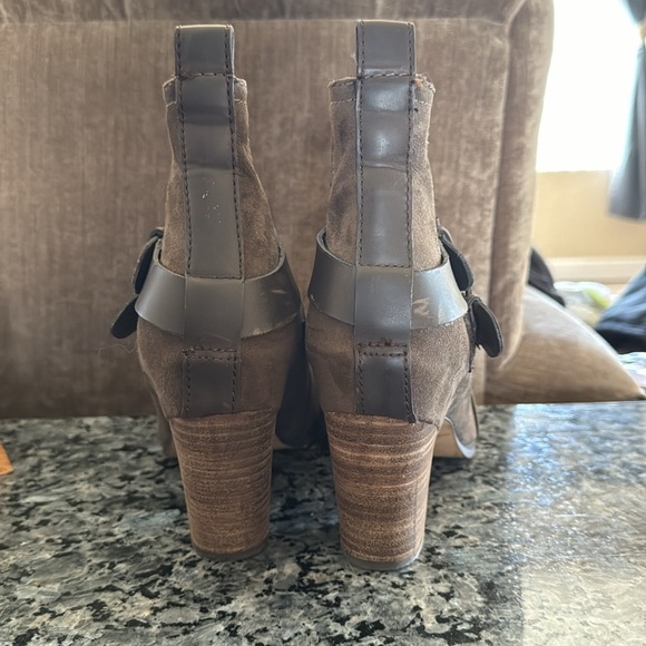 💙 2 for $10 💙 Crown Vintage Booties - Picture 3 of 6